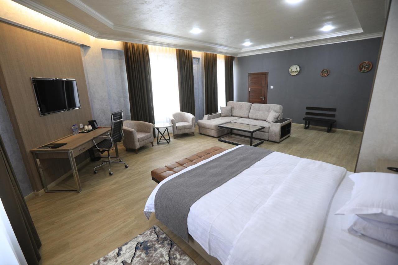 Chlnor Hotel Andijan Exterior photo