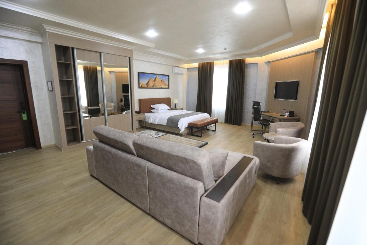 Chlnor Hotel Andijan Exterior photo