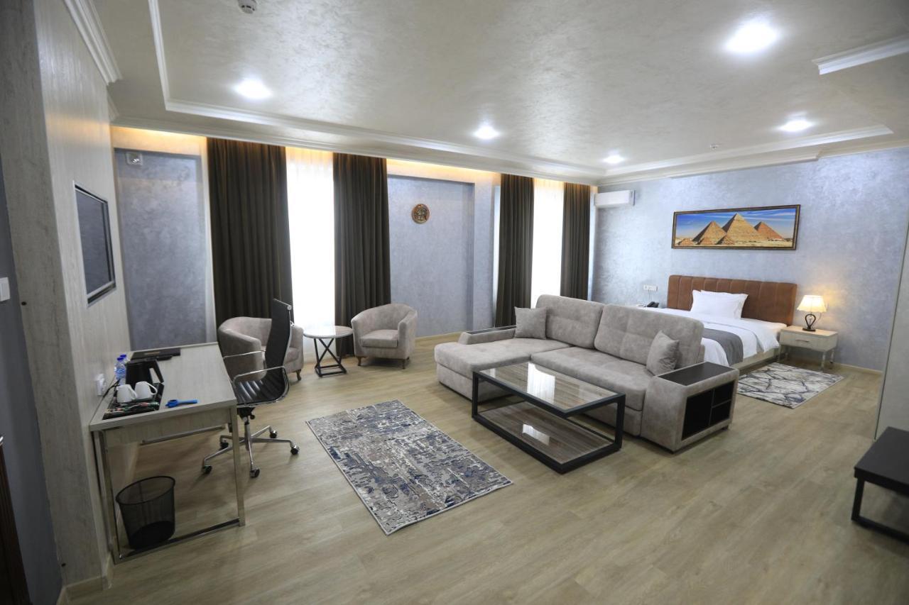 Chlnor Hotel Andijan Exterior photo