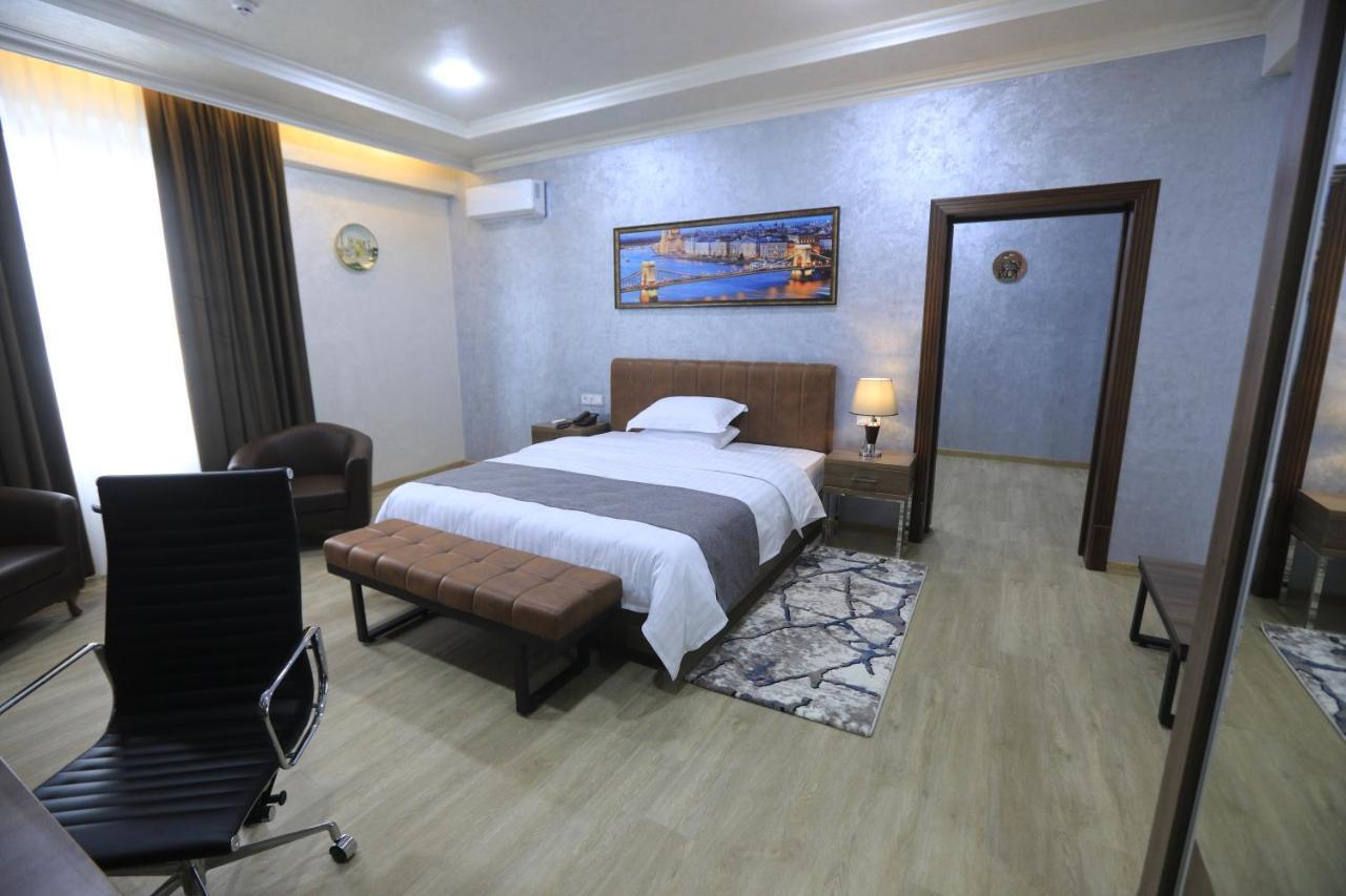 Chlnor Hotel Andijan Exterior photo
