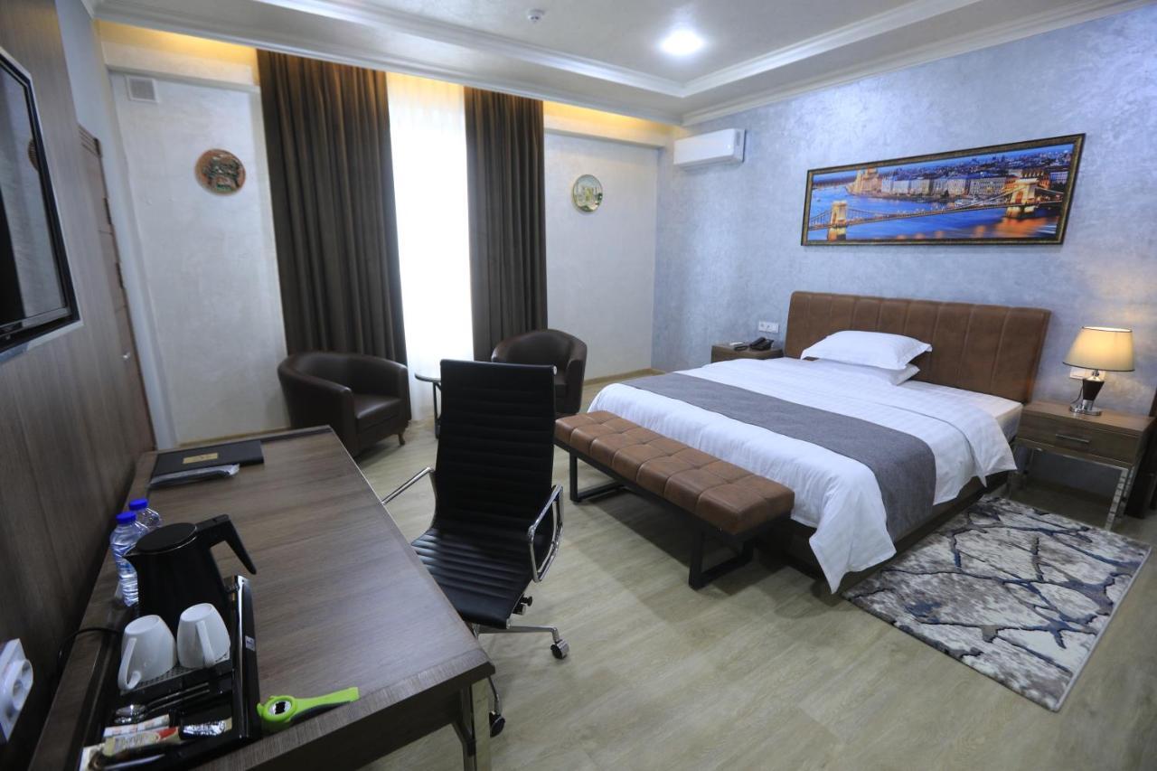 Chlnor Hotel Andijan Exterior photo