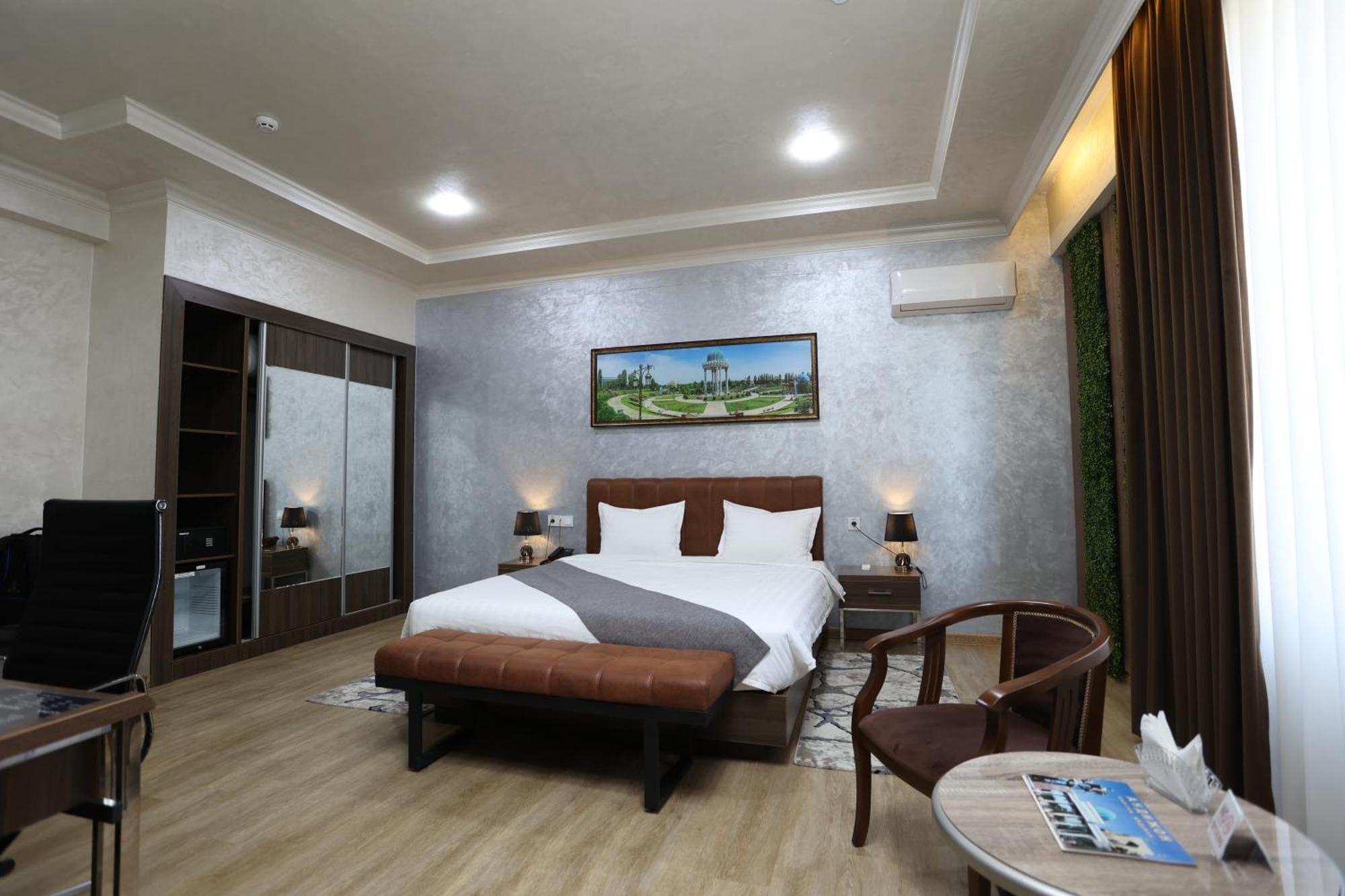 Chlnor Hotel Andijan Exterior photo